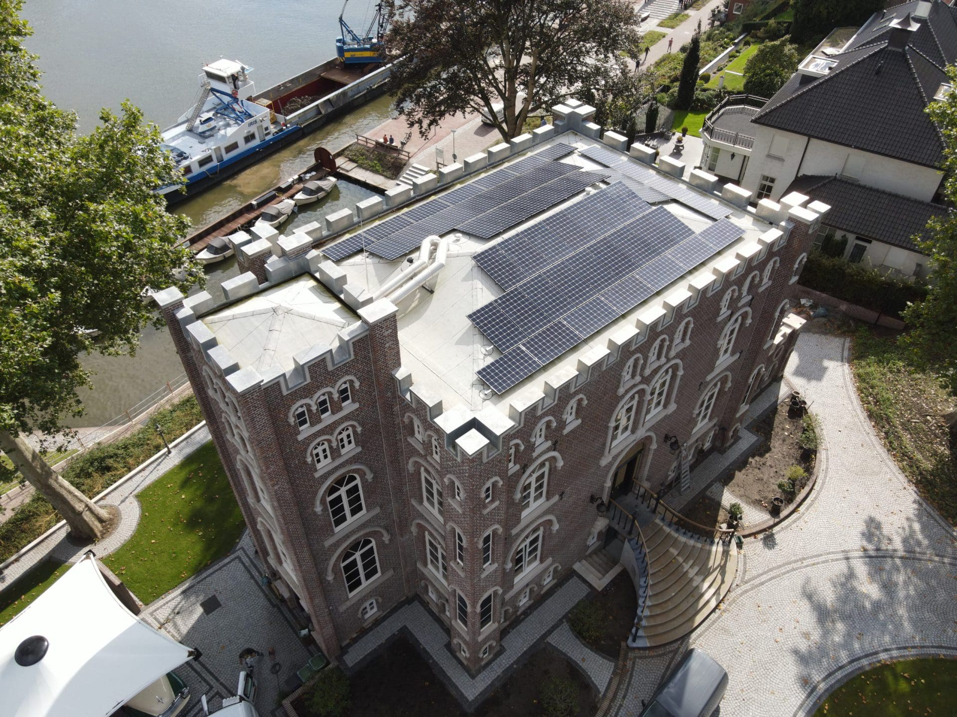 Zonnepanelen voor monumentaal woonkasteel in Kessel