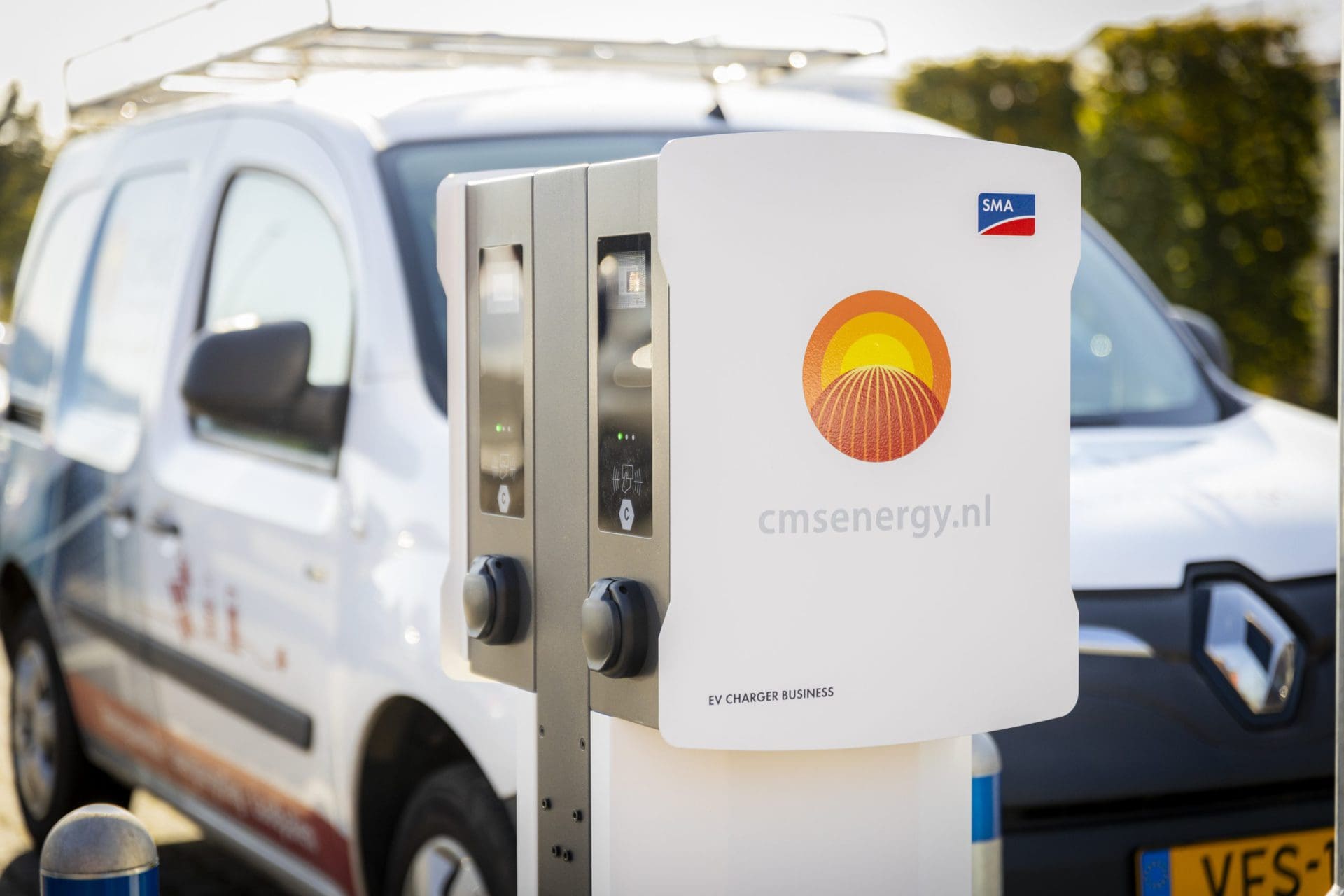 Zonnepanelen en laadoplossing Tuincentrum Leurs